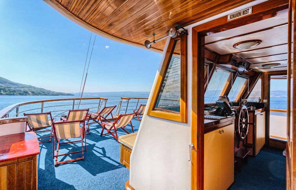 Cabina di pilotaggio e ponte esterno "Romantica" con vista sul mare Adriatico