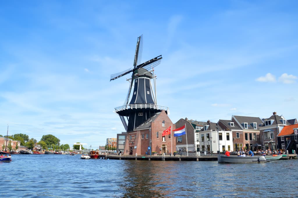 Mulino a vento tradizionale a Zaanse Schans, vicino ad Amsterdam.