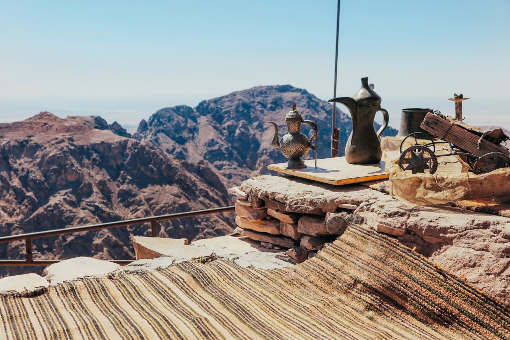 Veduta panoramica del paesaggio montuoso del Wadi Rum, Giordania