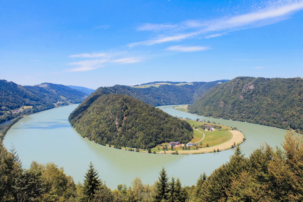 Visuale dalla terrazza panoramica ad Halbach ob der Donau, Schlögener Blick, paesaggio verde, Austria