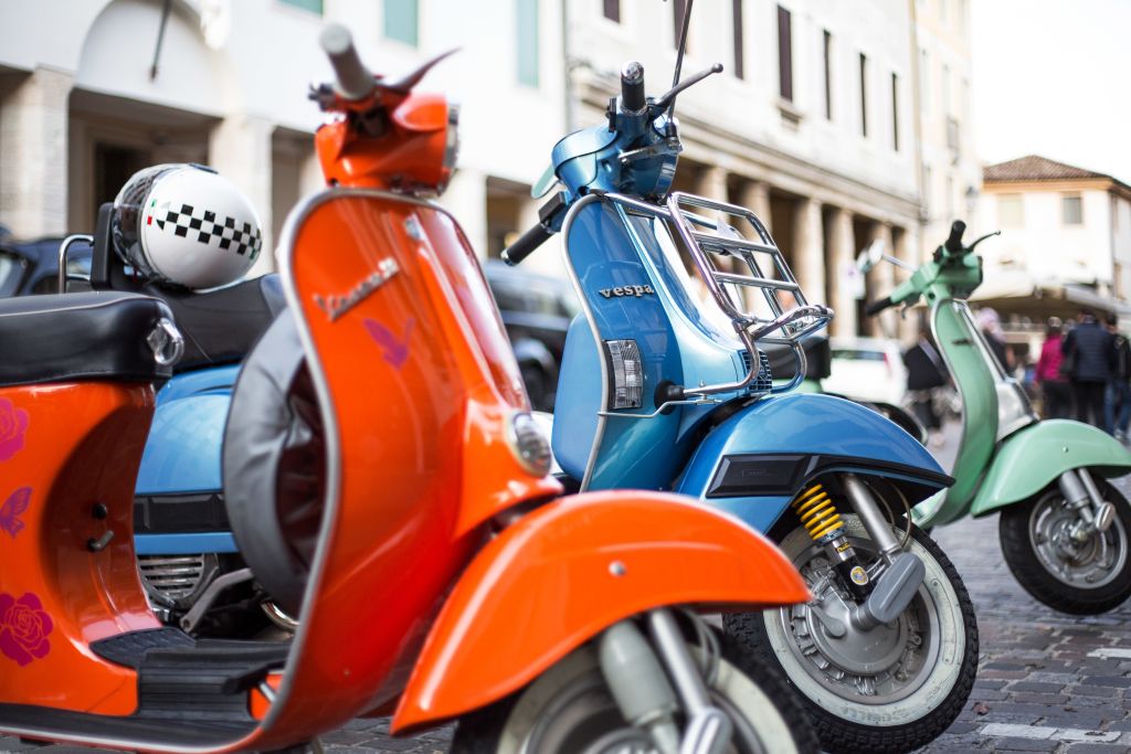 Vespa 50, viaggiare tradizione e cultura Italia
