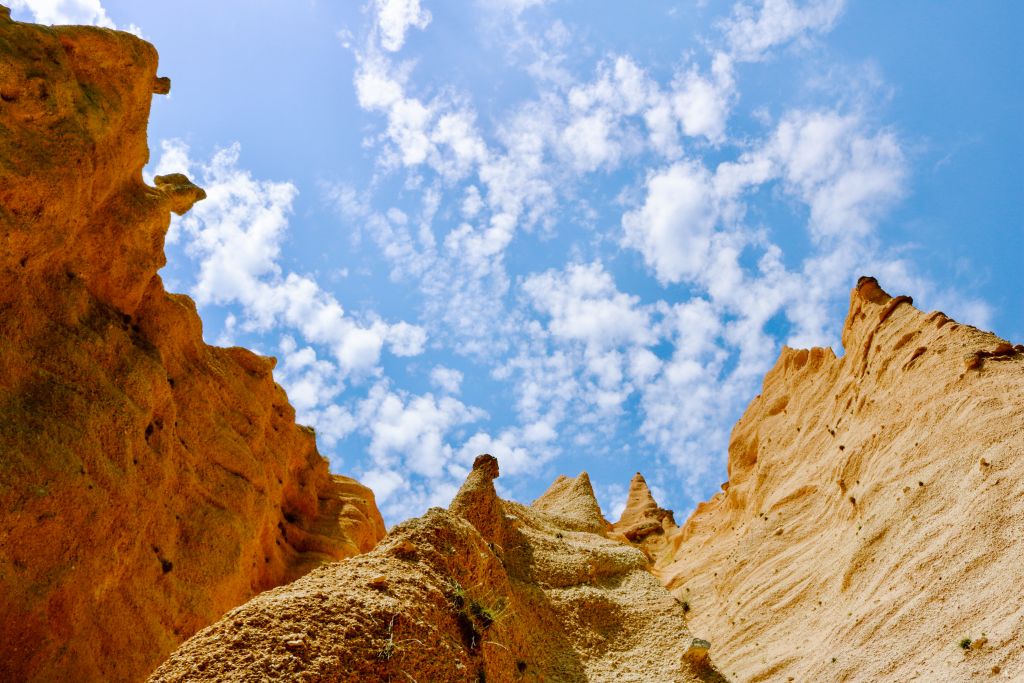 Formazioni rocciose rosse, Monti Sibillini, Marche.