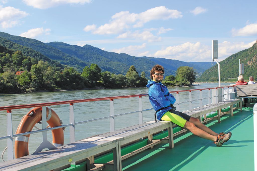 Radfahrer unterwegs mit Girolibero, organisierte Schiffs- und Radreisen im Donauraum