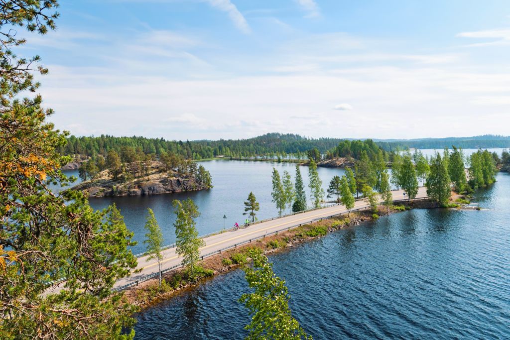 Percorso ciclabile tra la natura incontaminata, viaggiare in bici con "Girolibero", Finlandia