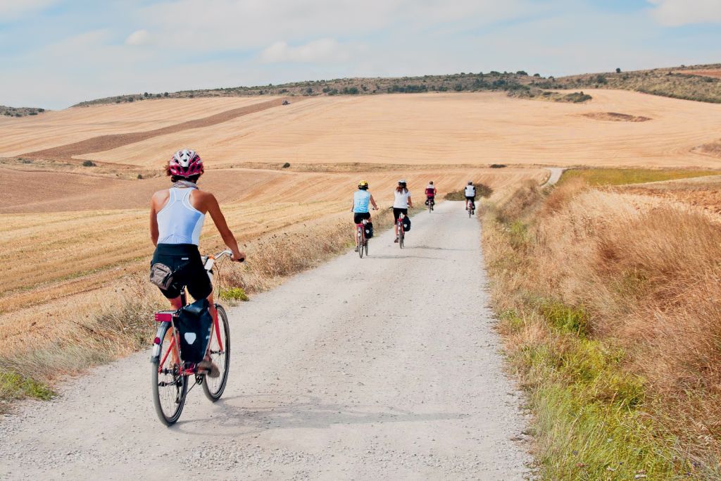 Ciclisti lungo il Cammino Francese in Spagna con bici "Girolibero"