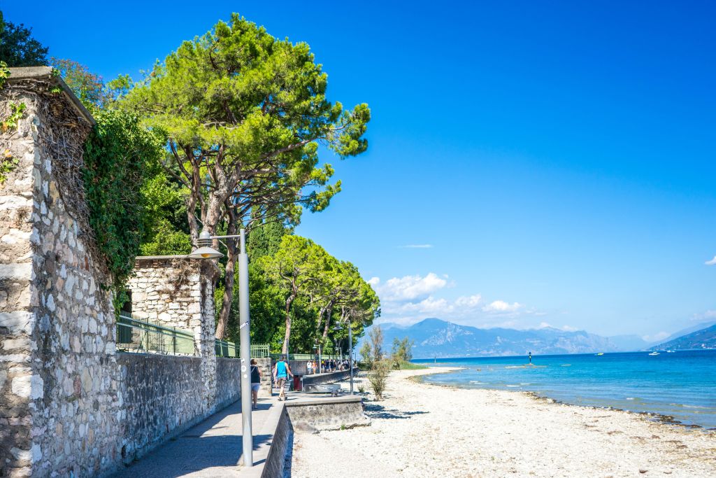 Spiaggetta sul Lago di Garda, tours in bicicletta "Girolibero"