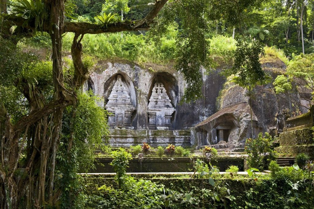 Tempio scavato nella roccia a Gunung Kawi, Bali, Indonesia.