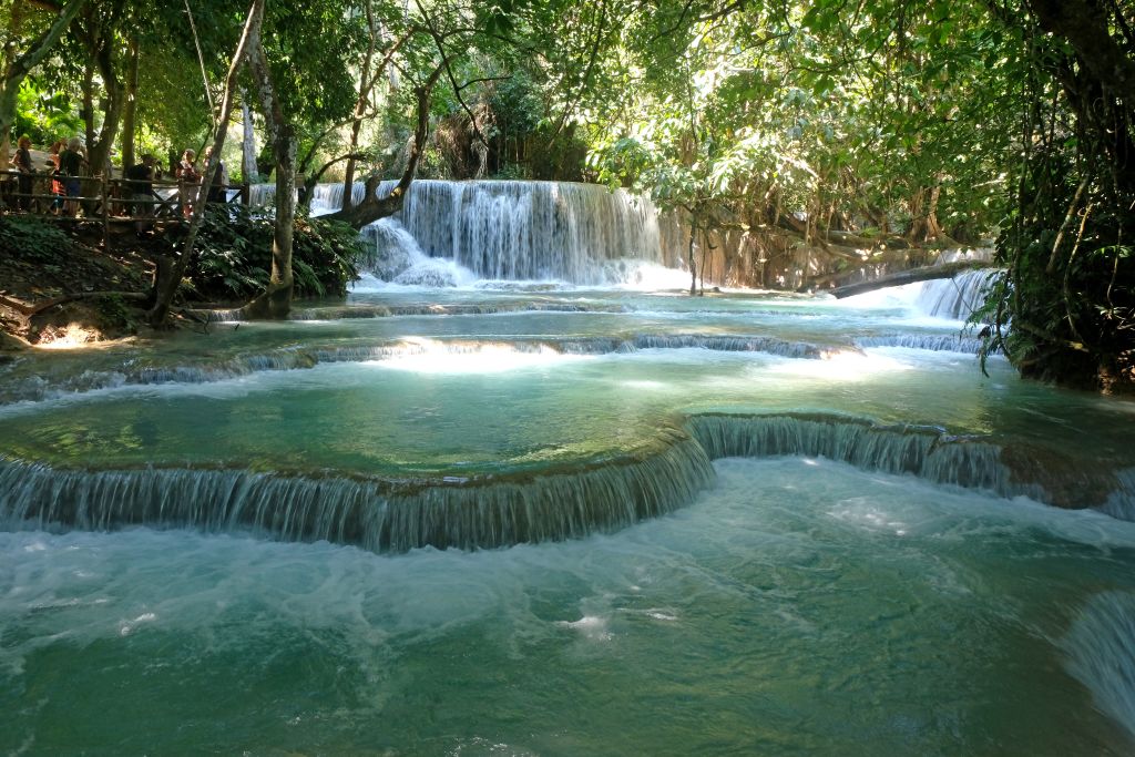 Cascate Kuang Si, piscine turchesi nella giungla di Luang Prabang, trekking in Laos