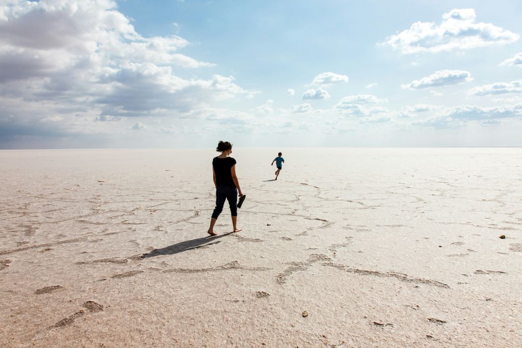 Camminata sul lago salato Chott El Jerid, Tunisia