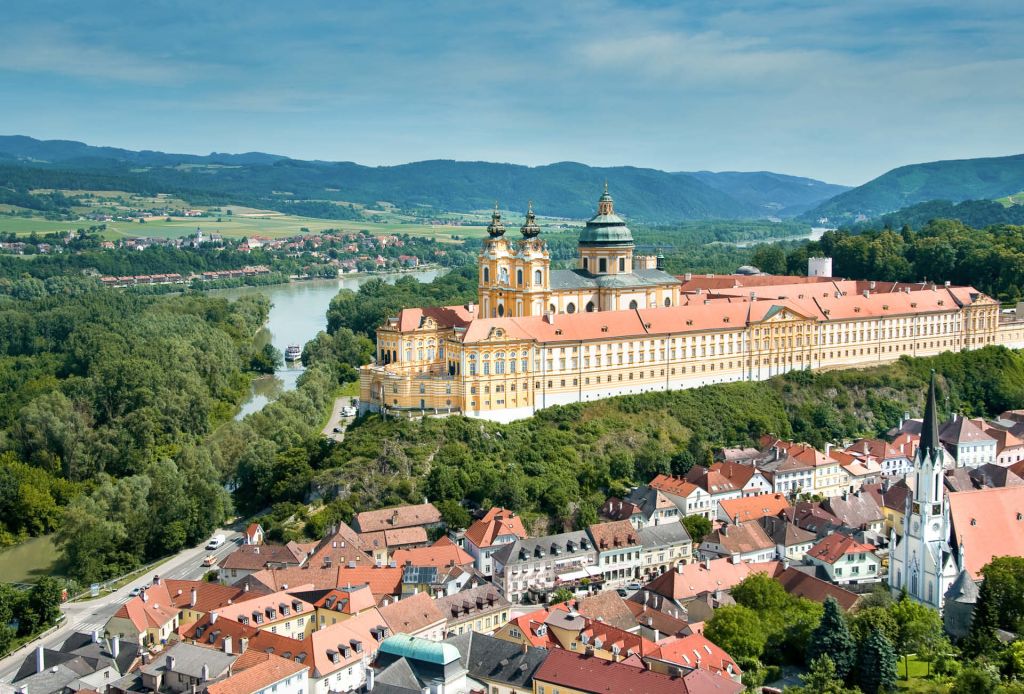 Veduta della Cattedrale di Passavia (Passau), situata lungo la Ciclabile del Danubio.