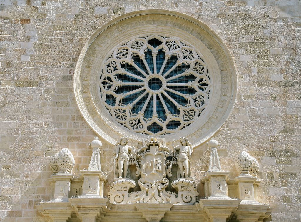 Geschnitztes Rosettenfenster der Kathedrale von Otranto, Salento, Apulien, Italie
