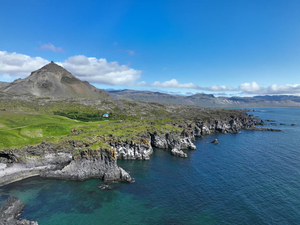 Scogliere basaltiche di Arnarstapi, penisola di Snæfellsnes, Islanda