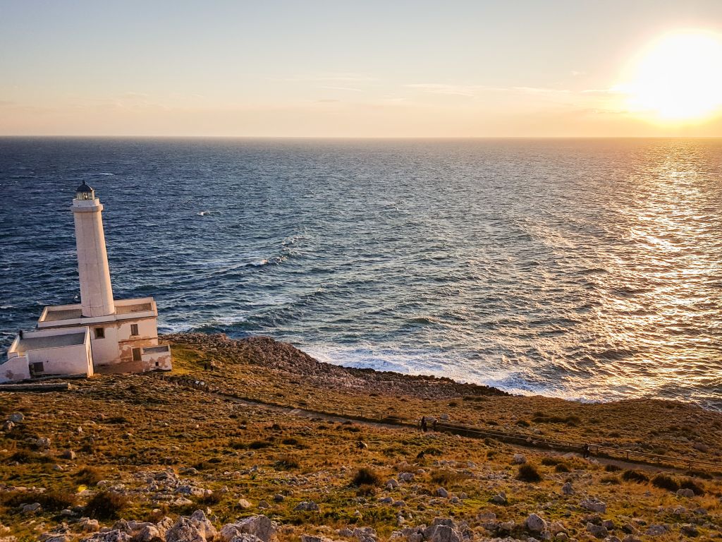 Tramonto sull’Adriatico a Punta Palascìa, Capo d’Otranto – punto più orientale d’Italia e faro panoramico.