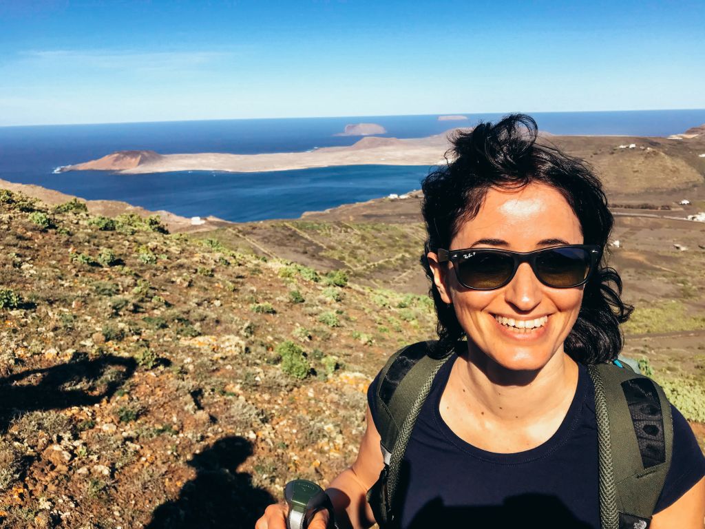 Viaggi a piedi, escursionista sorridente, Lanzarote