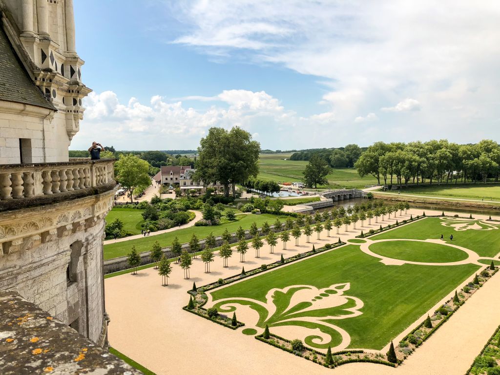 Blick auf Schloss Chambord und seine Gärten