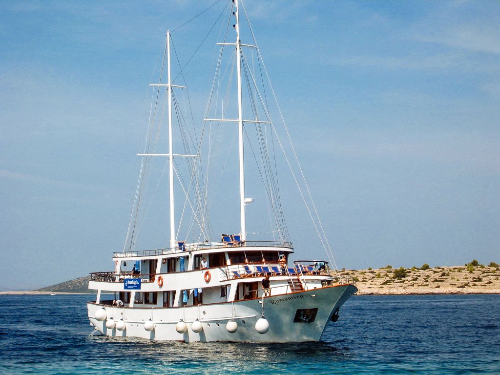 da crociera in navigazione sul mare Adriatico.