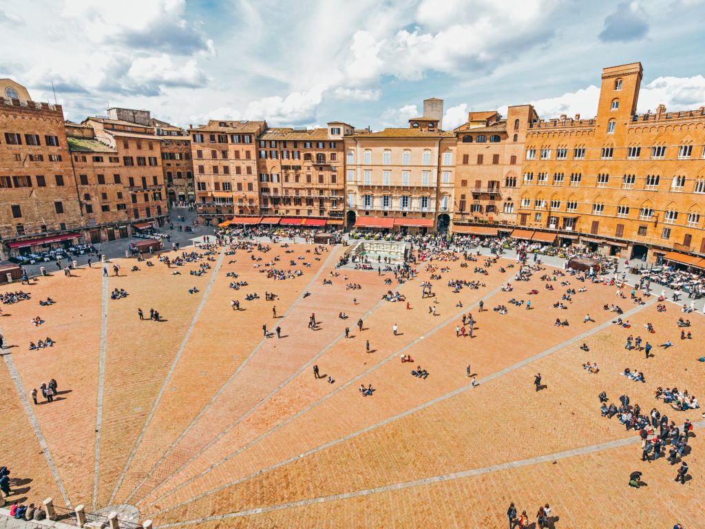 Piazza del Campo, Siena, Via Francigena, walking historic routes in Italy, organized trekking in Tuscany