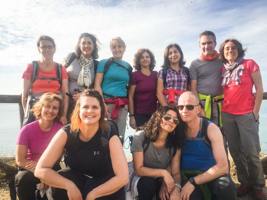 Gruppo in posa per una foto, trekking di gruppo "Girolibero", Costa degli Etruschi