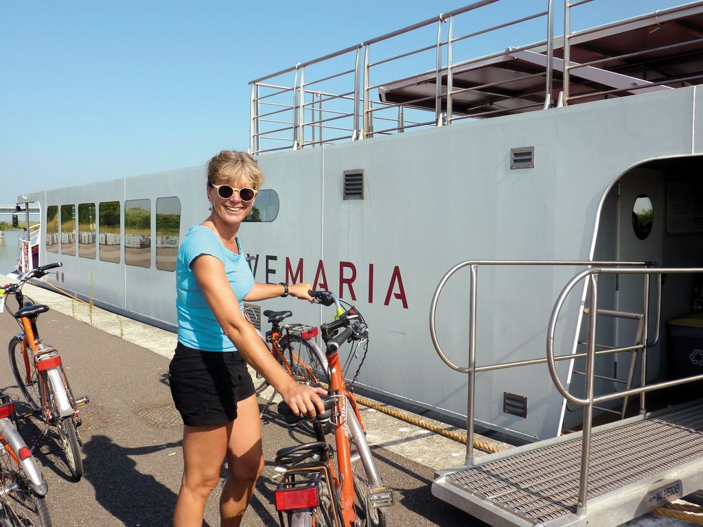 Radfahrer fahren mit dem Fahrrad die "Ave Maria" hinauf