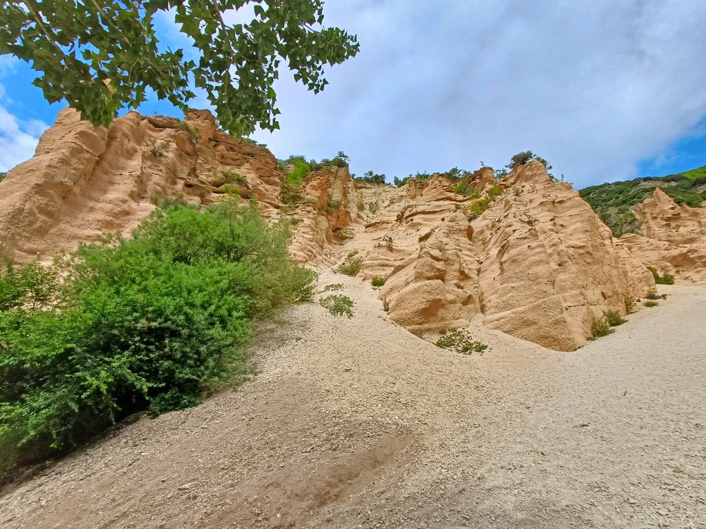 Parte del sentiero che conduce alle Lame Rosse, Fiastra.