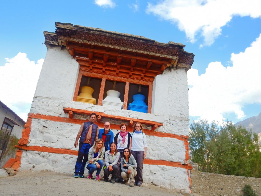 Ingresso decorato di un’abitazione tradizionale in stile tibetano nella regione del Ladakh.