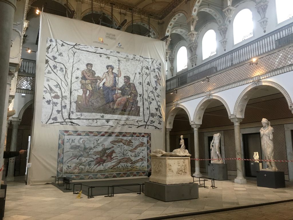 Mosaico romano monumentale esposto nelle sale del Museo del Bardo a Tunisi, Tunisia