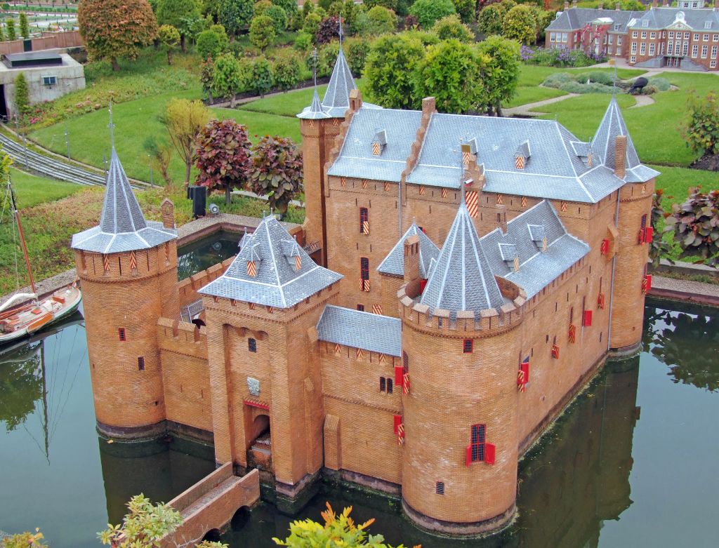 Veduta aerea del castello medievale di Muiderslot, uno dei più famosi castelli dei Paesi Bassi.