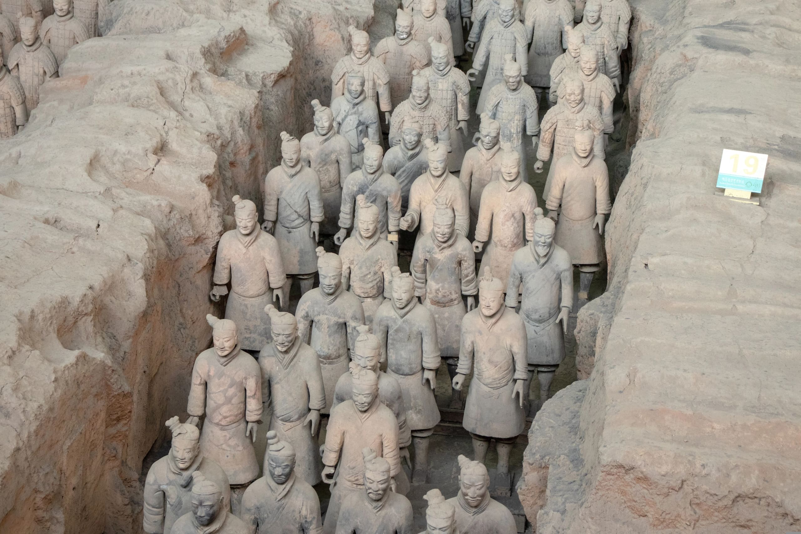 Esercito di Terracotta a Xi’an, con file di statue di guerrieri scolpite per il mausoleo dell’Imperatore Qin Shi Huang.