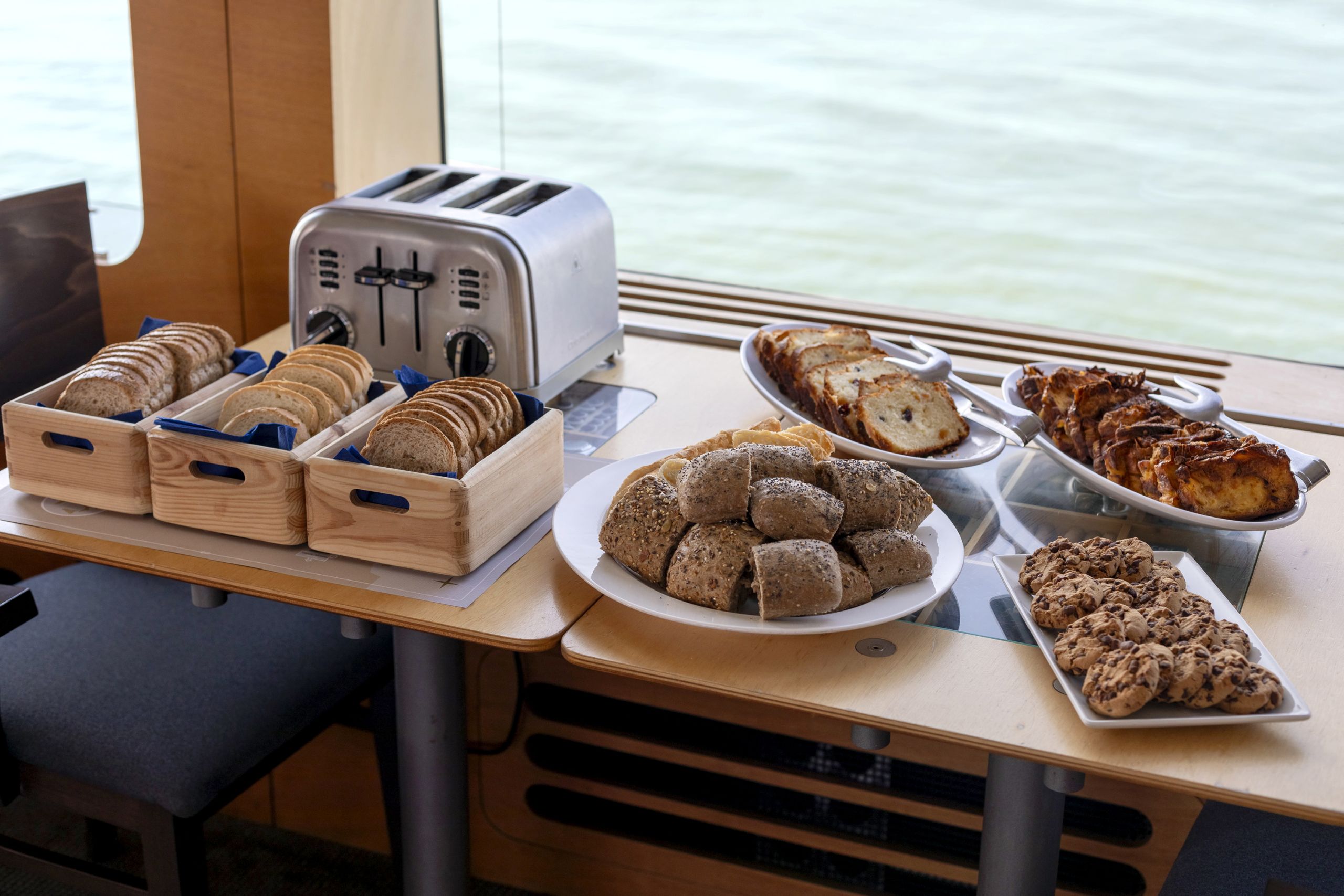 Zona dolci buffet, colazione in barca "Ave Maria"