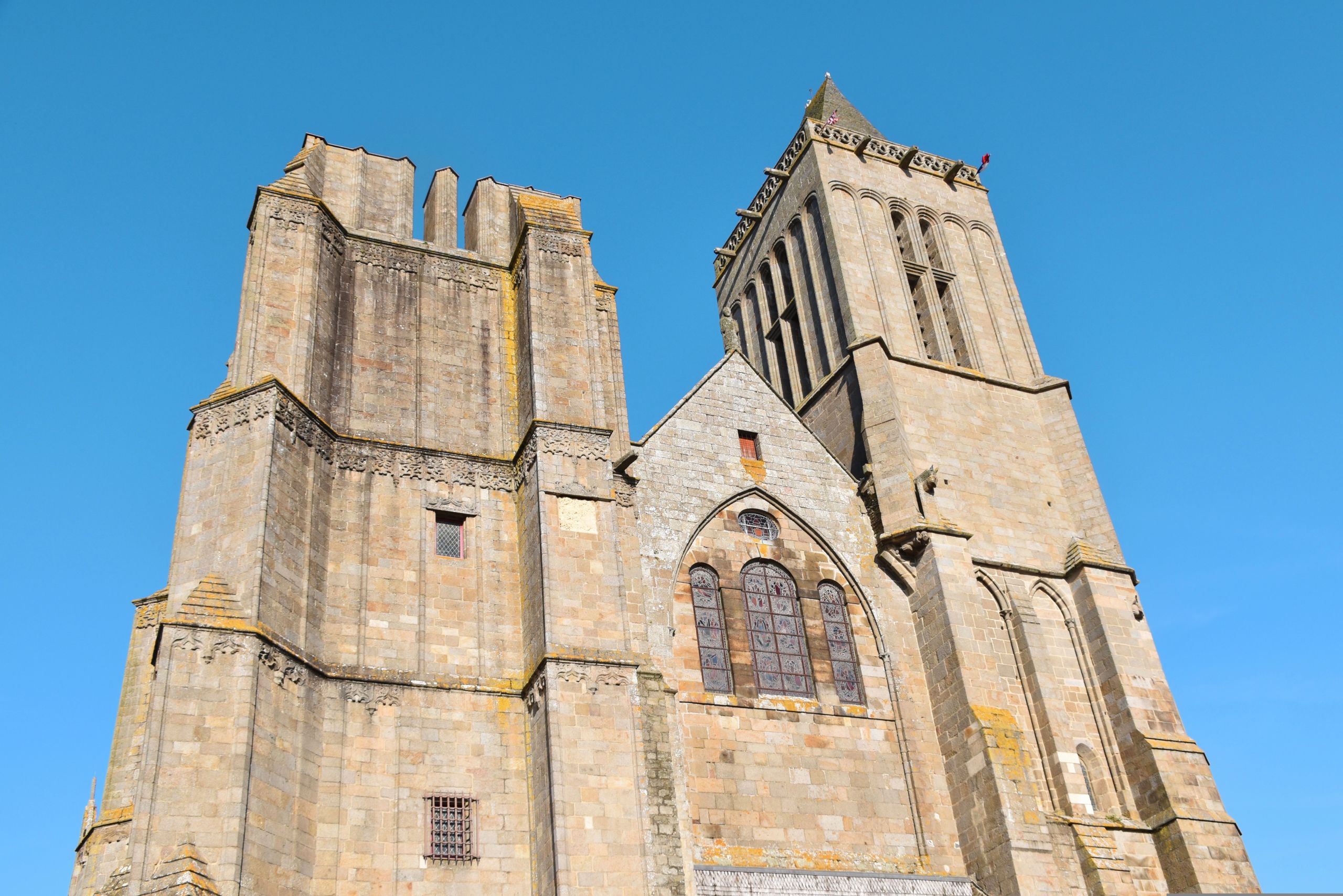 Facciata della Cattedrale di Saint-Malo, simbolo storico della Bretagna.