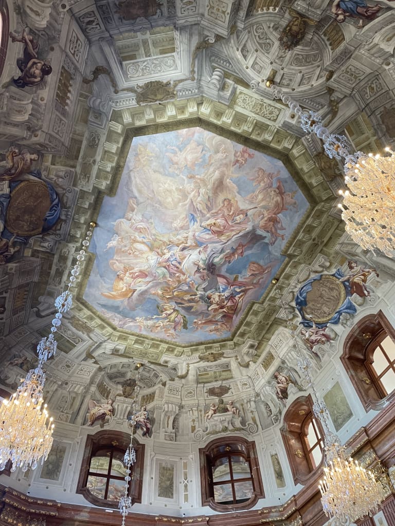 Affresco barocco nella Sala Grande del Palazzo di Schönbrunn a Vienna, sito UNESCO imperdibile