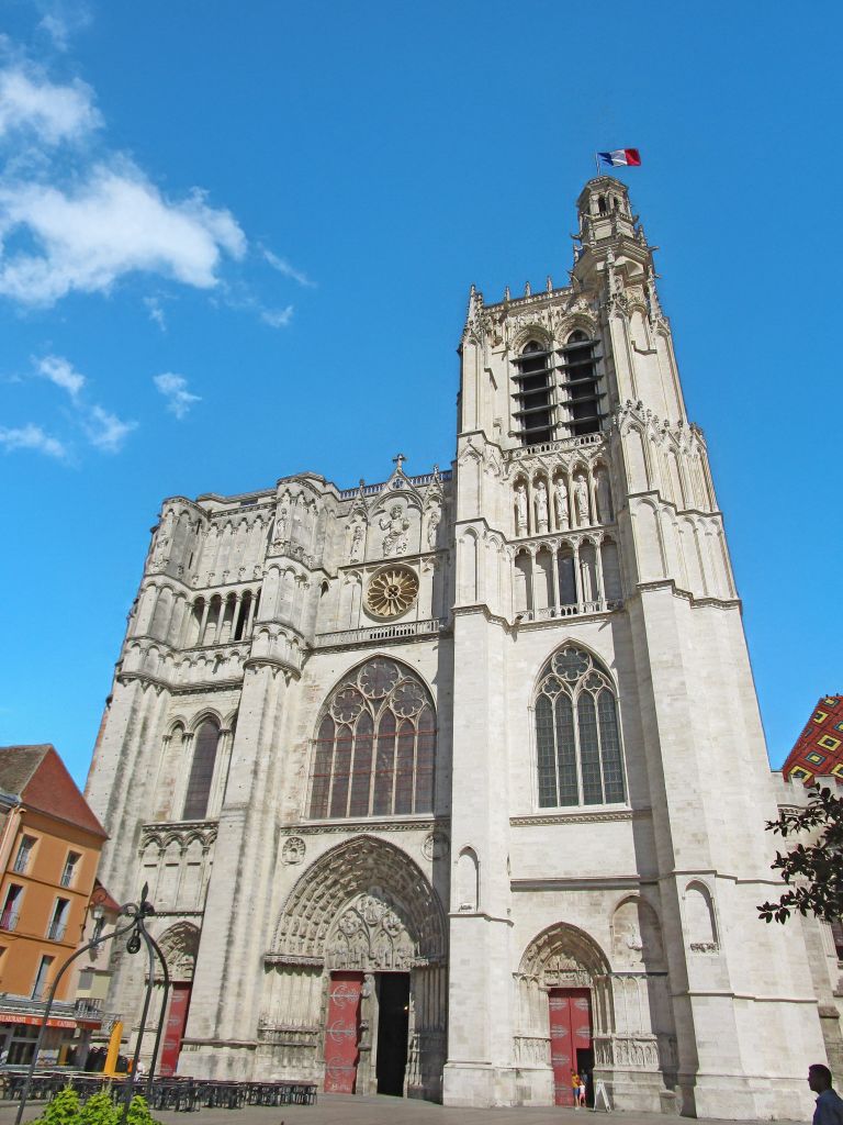 Kathedrale von Sens, eines der frühesten Beispiele der französischen Gotik.
