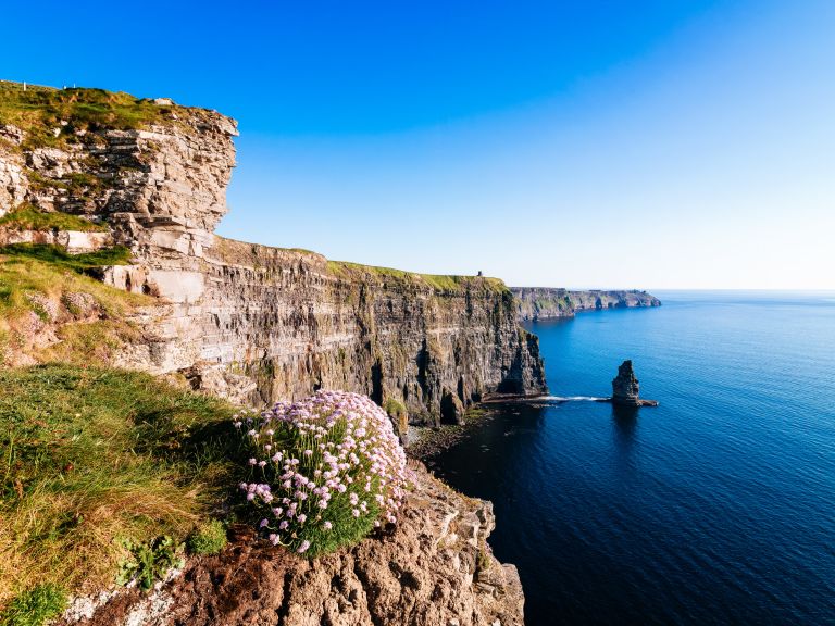 Scogliere spettacolari sulle Isole Aran con vista sull'oceano Atlantico.