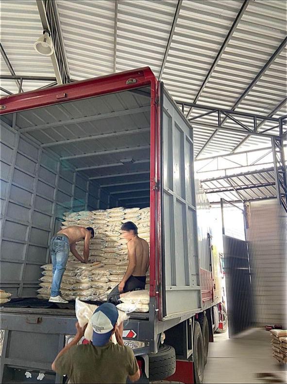 Camión exterior distribución de Arroz Don Guallito