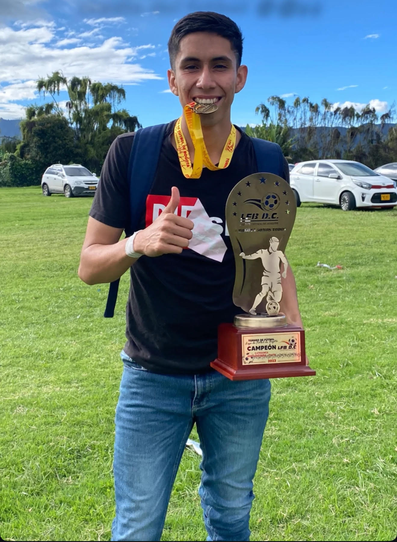 Foto David con Trofeo