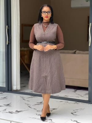 Robe Mi-Longue Sans Manches Élégante