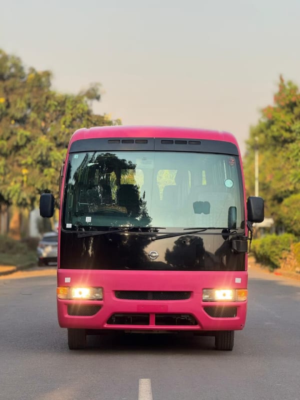 BUS SCOLAIRE NISSAN
