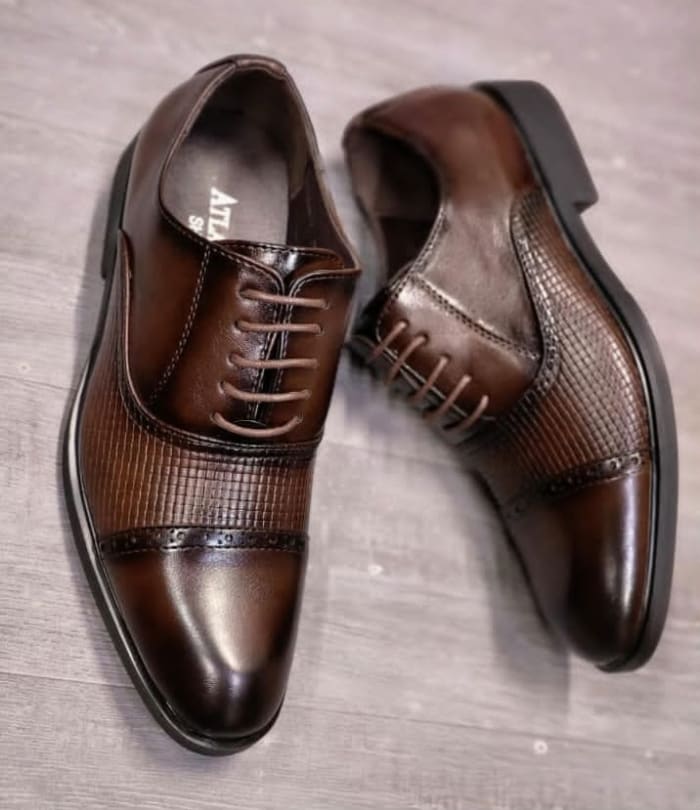 Chaussures de Ville Homme en Cuir – Élégance Classique à Lacets