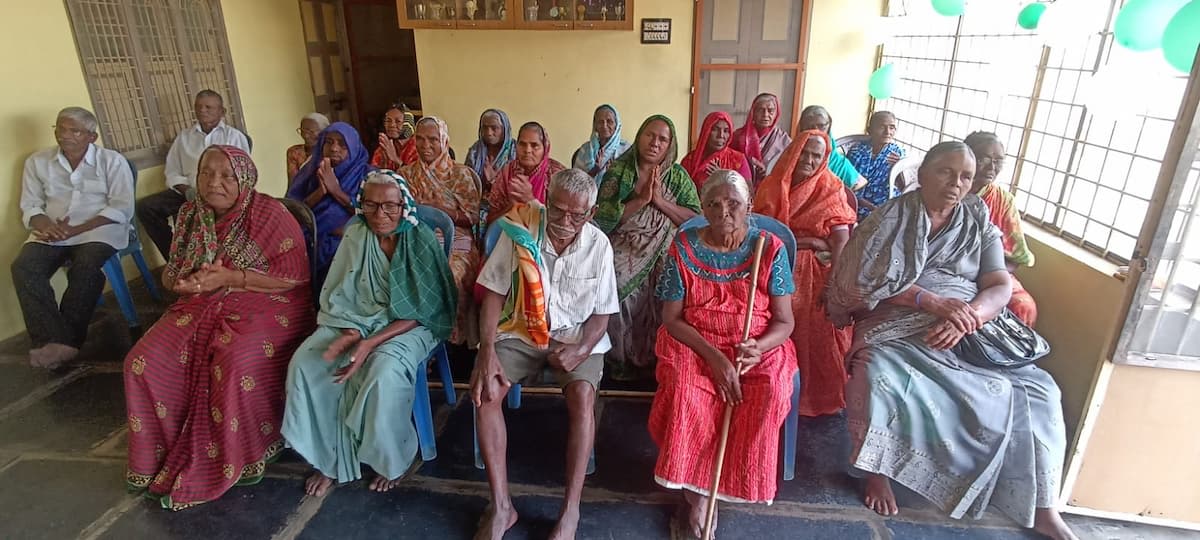 Manna Program elders receiving care