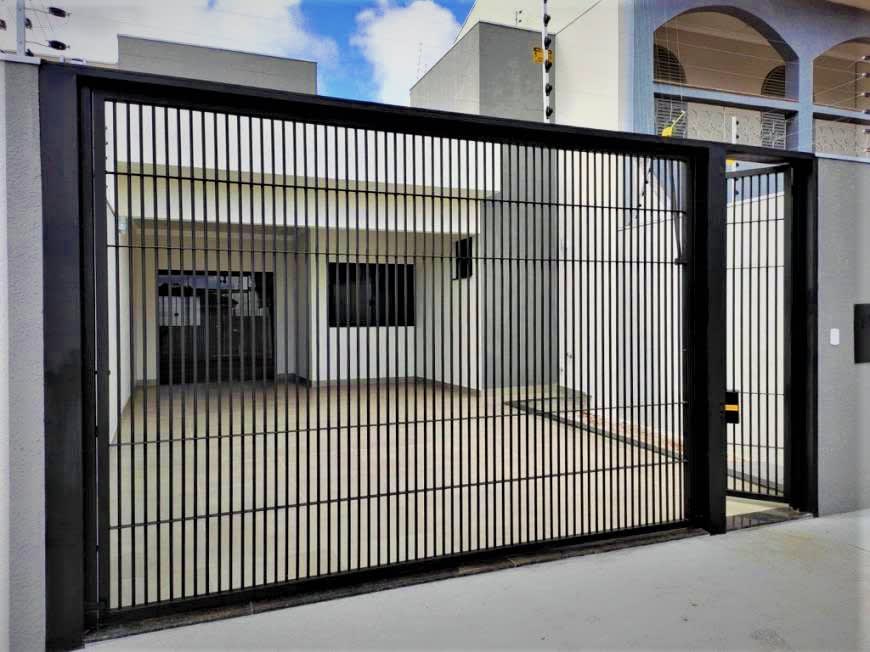 Casa no Jardim Alvorada com amplo quintal e muita segurança