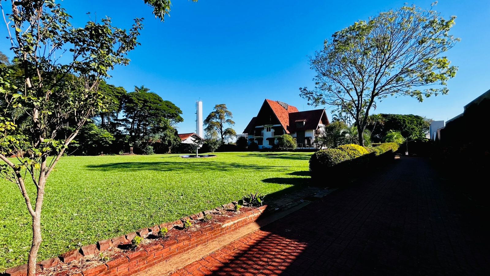 Luxo e exclusividade na zona sul de Maringá. Perfeito para morar bem ou investir