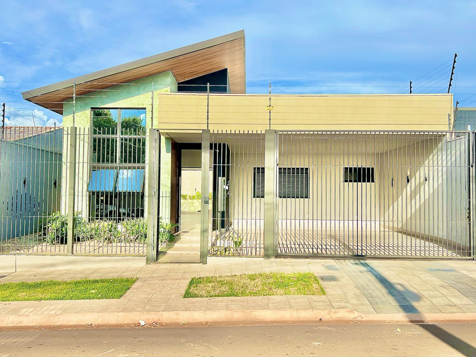 Casa em ótima localização no Jardim Real.