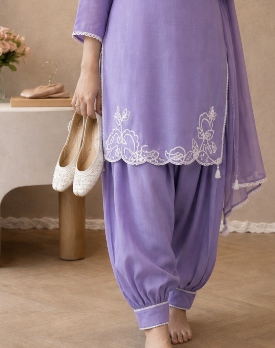 Elegant Lavender Punjabi Suit — photo 2