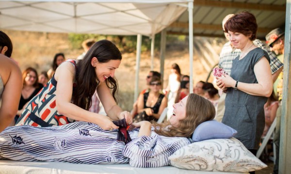 ‘이별 파티’를 연 뒤, 캘리포니아주의 ‘말기 환자 조력 자살법’에 따라 생을 마감한 화가 베치 데이비스(41)  @Niels Alpert