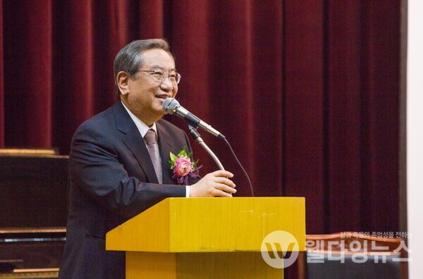 사회를 맡은 라제건 이사장  ©각당복지재단