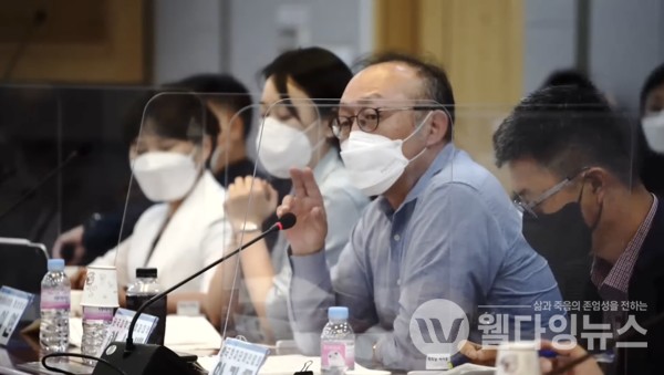 패널토론에서 조력존엄사에 대한 각계 전문가들의 우려가 쏟아졌다.  ©신현영 의원 유튜브 채널