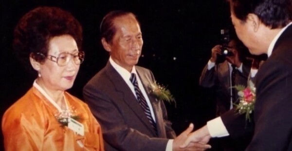 라익진 박사와 김옥라 명예이사장 국가 표창_서울시민대상 본상 (1989년) ©각당복지재단