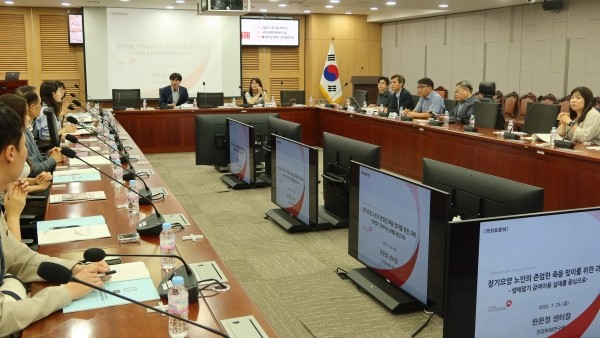  '장기요양 노인의 존엄한 죽음 맞이를 위한 과제: 초고령사회를 위한 국회 연속 토론회 제2차'  ©국회