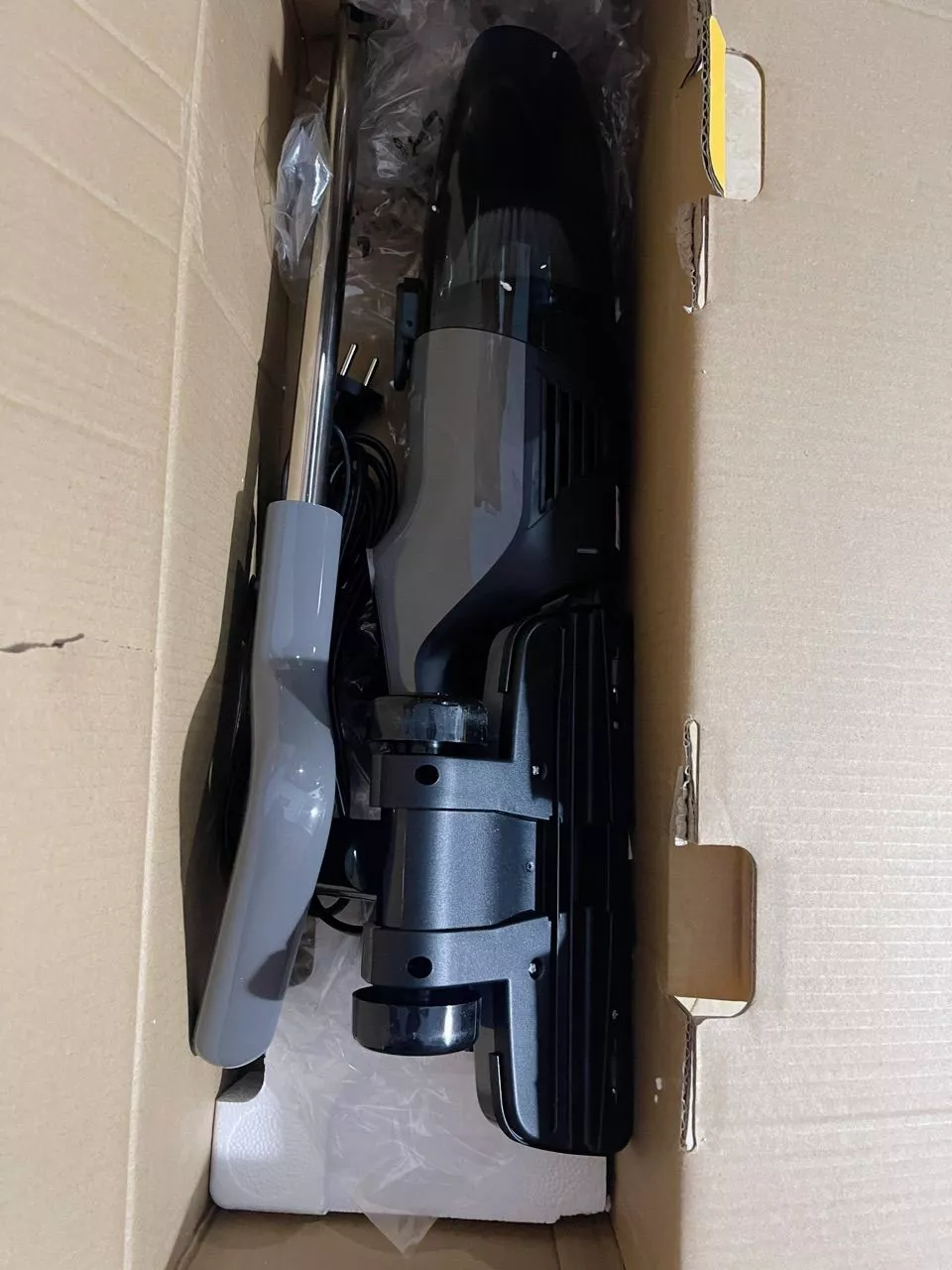 Máy hút bụi Deerma DX120C thực tế
