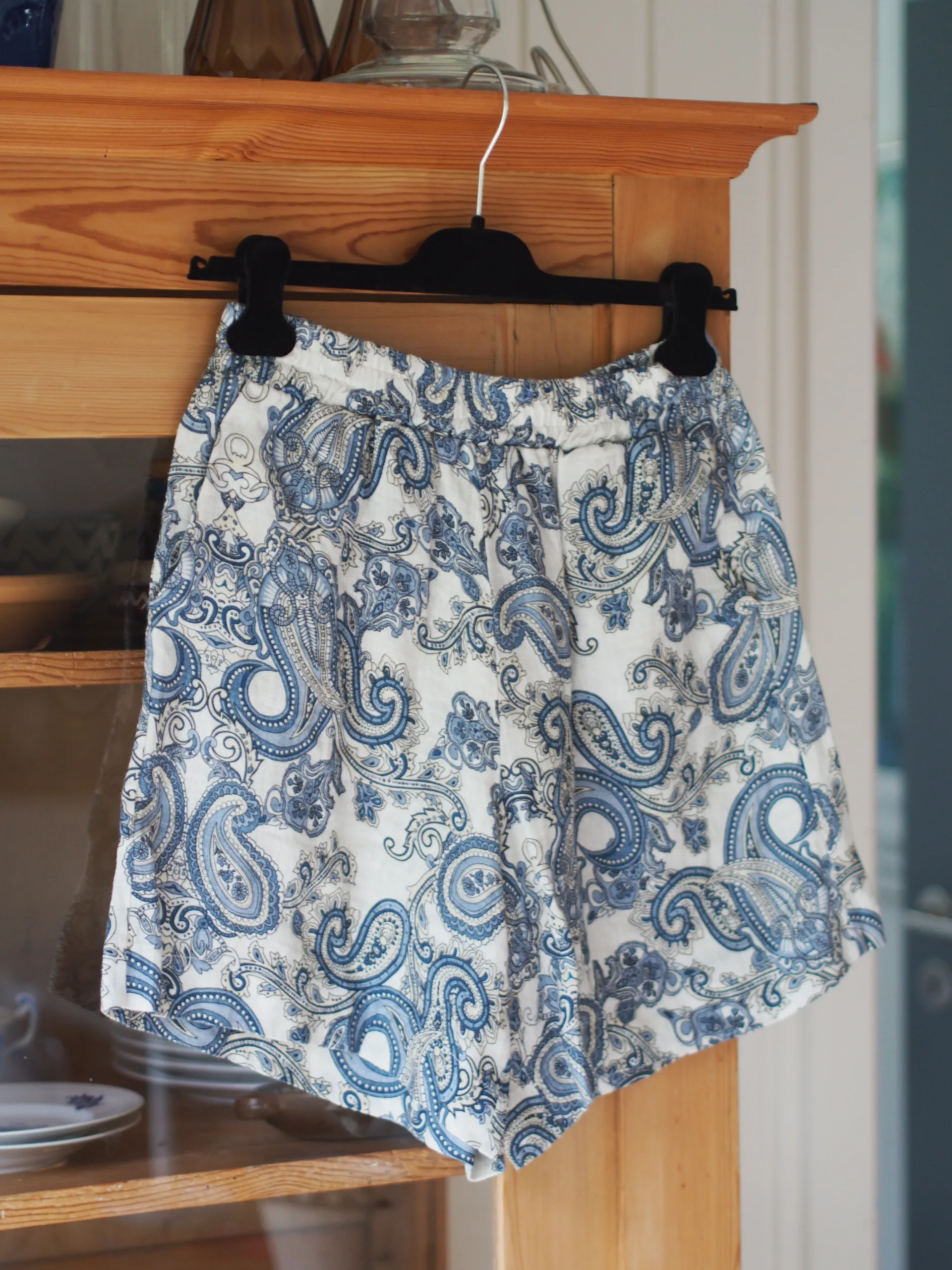 Tracy, Shorts, Paisley, Linen - Blue Paisley Print